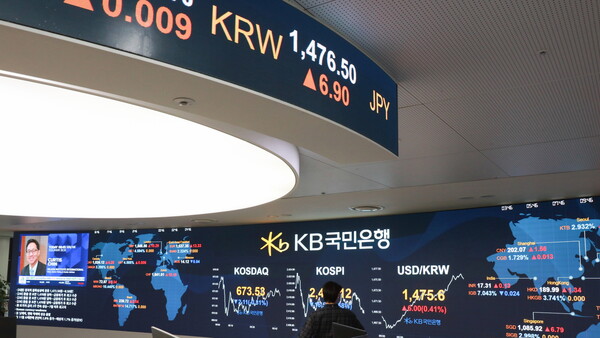 코스피 지수는 올해 2399.49포인트로 거래를 마쳤다. 연초 2655.28포인트에서 시작했지만 2400선이 결국 무너졌다. (사진제공=KB국민은행)