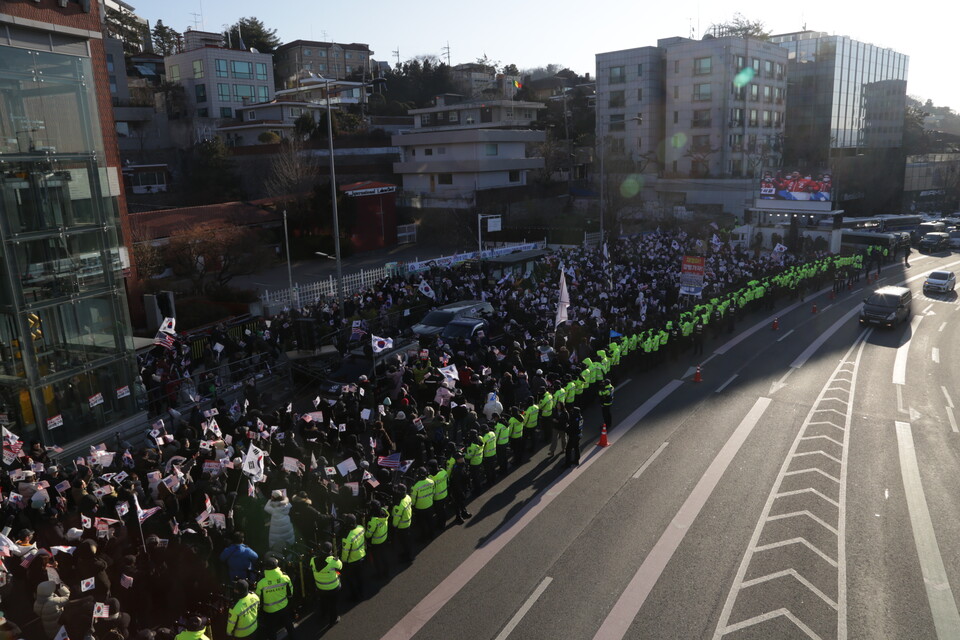 3일 서울 용산구 한남동 대통령 관저 인근에 윤석열 대통령 지지자들이 결집해 있다. (사진=독자 제공)