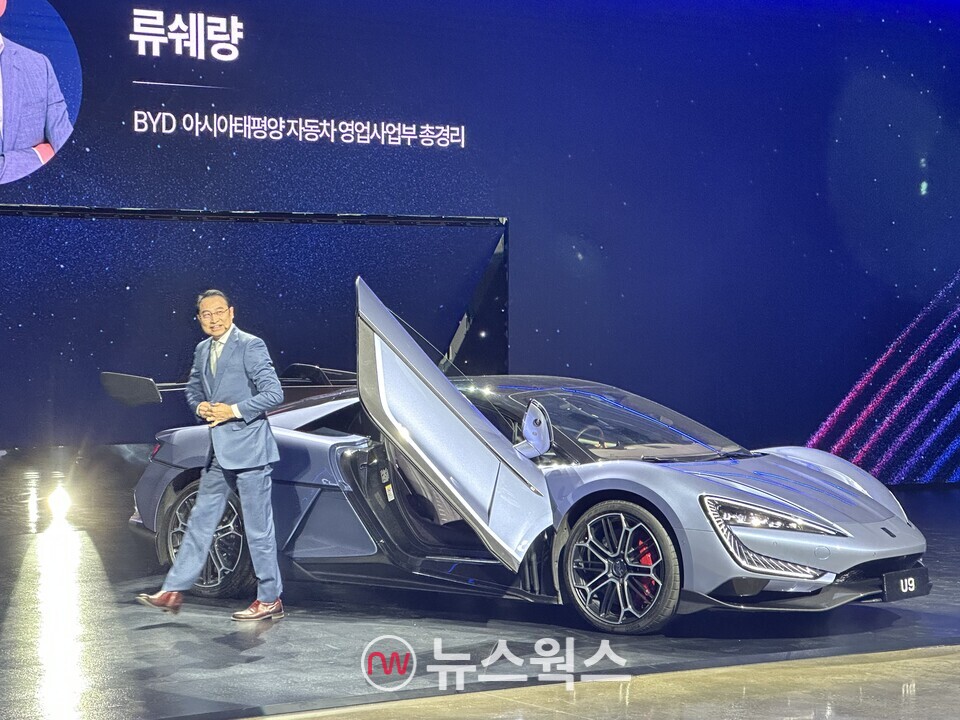 16일 서울 성동구 XYZ SEOUL에서 열린 '더 뉴 스포티지 미디어 프리뷰' 행사에서 정원정 기아 국내 사업본부장 부사장이 참석해 인사말을 하고 있다. (사진=정현준 기자)