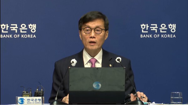이창용 한은 총재가 지난 16일 통화정책방향 관련 기자간담회를 진행하고 있다. (출처=한국은행 유튜브)
