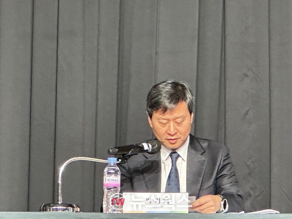 박기덕 고려아연 사장이 24일 열린 기자간담회에서 향후 계획을 발표하고 있다. (사진=정현준 기자)