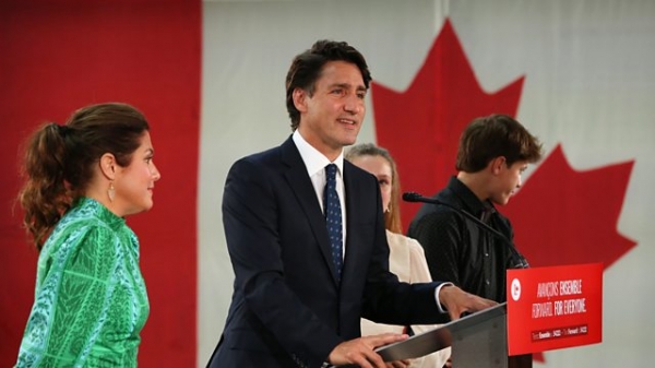 쥐스탱 트뤼도 캐나다 총리가 지지자들에게 연설하고 있다. (출처=BBC뉴스)