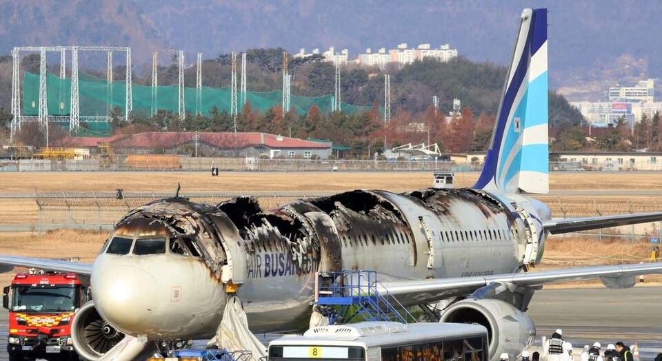 김해국제공항 에어부산 항공기 화재 현장 (사진제공=뉴스1)