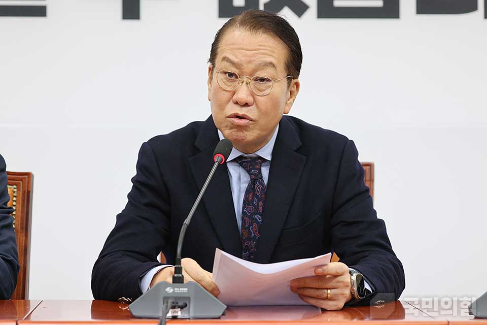 권영세 비상대책위원장이 지난 5일 국회에서 유정복 대한민국시도지사협의회회장을 접견한 자리에서 발언하고 있다. (사진제공=국민의힘)