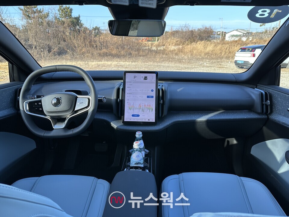 볼보 'EX30'의 1열. (사진=정현준 기자)