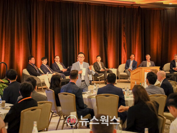 현지시간 3~4일 박현주 미래에셋그룹 회장과 글로벌 ETF 임직원들이 미국 페어몬트 하와이 호텔에서 열린 ‘미래에셋 ETF Rally 2025'에서 ETF 비즈니스 현황을 공유하고 있다. (사진제공=미래에셋자산운용)