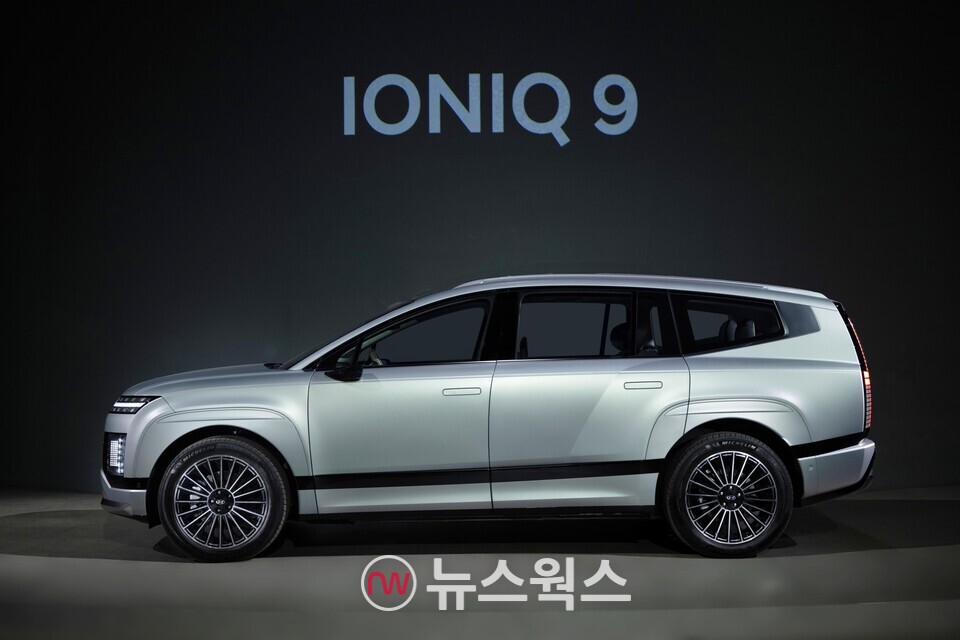 현대차 전동화 플래그십 SUV '아이오닉 9' 출시 행사장에 전시되어 있다. (사진제공=현대차)
