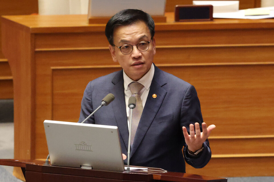 최상목 대통령 권한대행이 13일 국회에서 열린 제422회국회(임시회) 제5차 본회의 경제에 관한 대정부 질문에서 의원의 질의에 답변하고 있다. (사진=뉴스1)