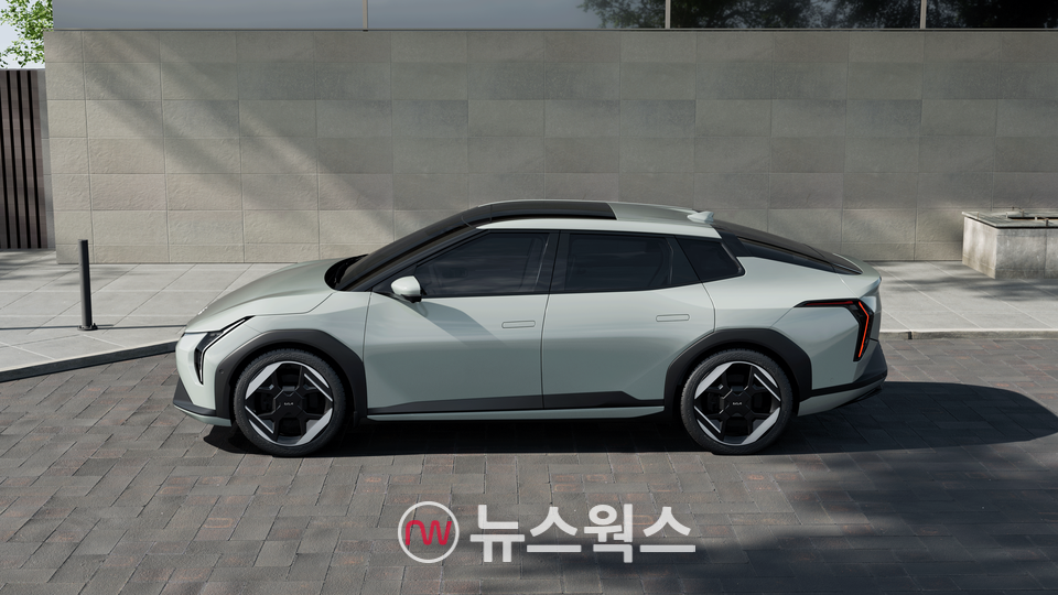 기아의 브랜드 첫 전동화 세단인 '더 기아 EV4'. (사진제공=기아)