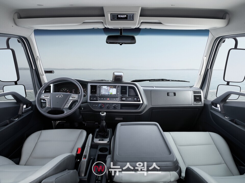 현대자동차 대표 준중형 트럭 '2025 더 뉴 마이티' 실내. (사진제공=현대자동차)