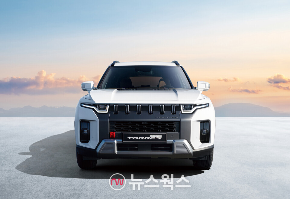 KGM의 '토레스 하이브리드'. (사진제공=KGM)