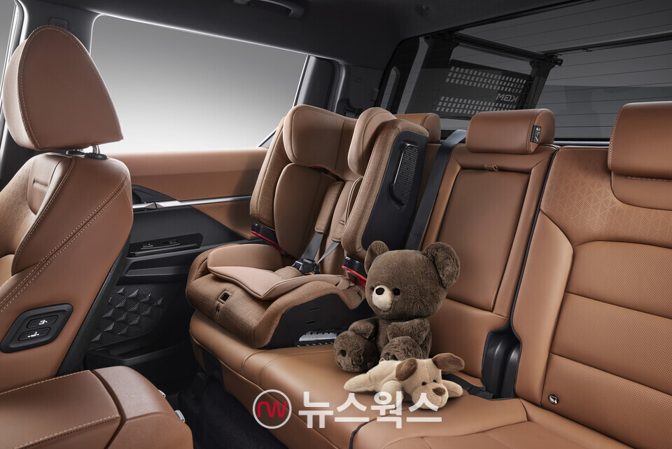 KGM의 전기 픽업인 '무쏘 EV' 2열. (사진제공=KGM)