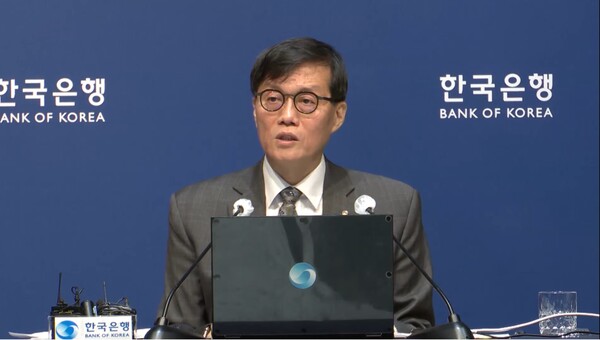 이창용 한국은행 총재가 25일 통화정책방향 관련 기자간담회를 진행하고 있다. (출처=한국은행 유튜브)