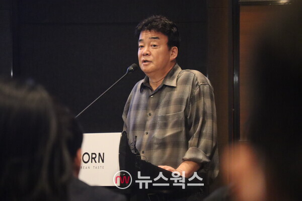 백종원 더본코리아 대표가 지난해 서울 콘래드 호텔에서 열린 기자간담회에서 상장 취지를 설명하고 있다. (사진=박성민 기자)
