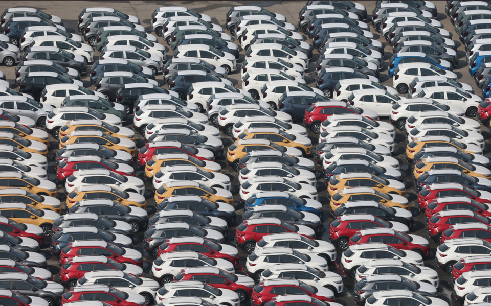 ​14일 오후 경기 평택시 포승읍 평택항 수출 야적장에 차량이 주차되어 있다. (사진=뉴스1)​