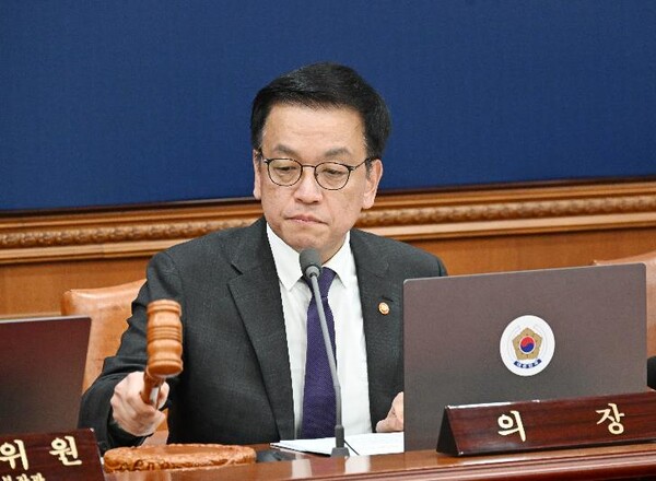 최상목 대통령 권한대행 부총리 겸 기획재정부 장관이 지난 2월 25일 정부서울청사에서 열린 '제8회 국무회의'를 주재하고 있다. (사진제공=기획재정부)