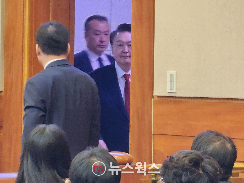 윤석열 대통령이 헌재 심판정에 출석하고 있다. (사진=박광하 기자)