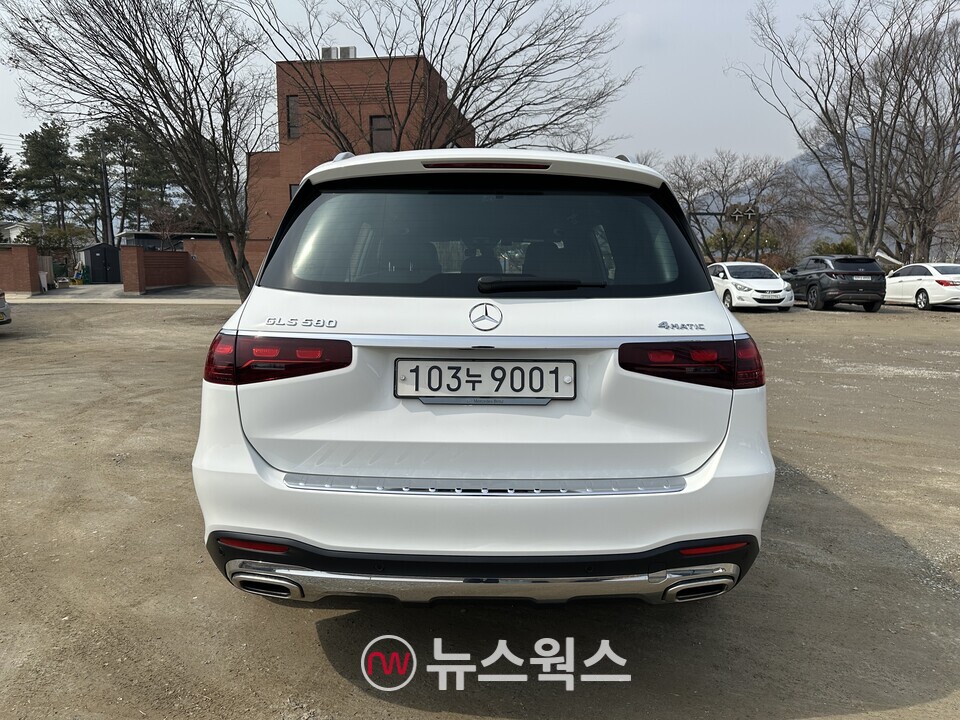벤츠 'GLS 580 4MATIC'의 뒷 모습. (사진=정현준 기자)