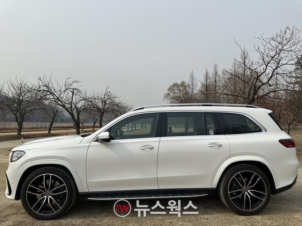 벤츠 'GLS 580 4MATIC'의 옆 모습. (사진=정현준 기자)