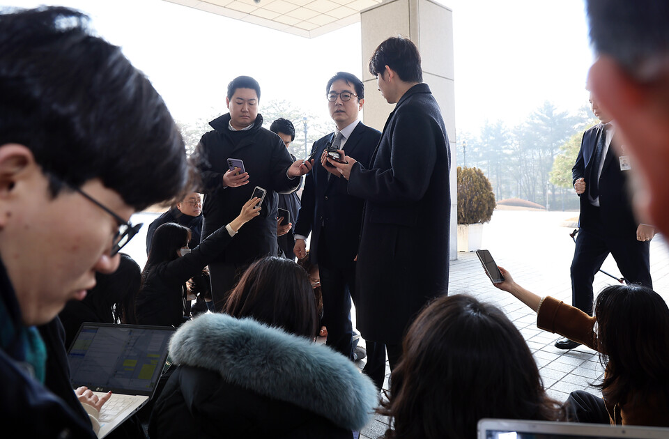 심우정 검찰총장이 10일 오전 서울 서초구 서초동 대검찰청으로 출근하며 취재진의 질문에 답하고 있다. (사진=뉴스1)