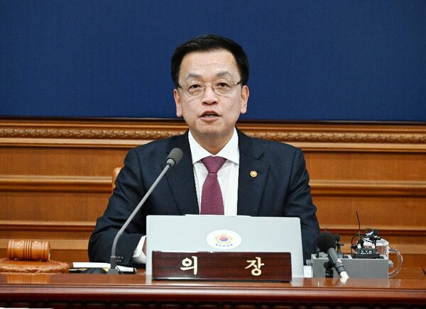 최상목 대통령 권한대행 부총리 겸 기획재정부 장관이 지난 4일 정부서울청사에서 열린 '제9회 국무회의'를 주재하고 있다. (사진제공=기획재정부)