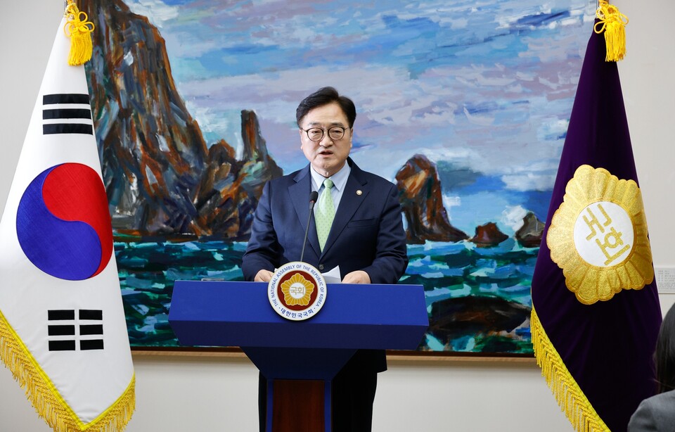 우원식 국회의장이 12일 오후 서울 여의도 국회에서 최상목 대통령 권한대행을 향해 마은혁 헌법재판관 후보자를 즉시 임명할 것을 촉구하며 긴급 기자회견을 하고 있다. (사진=뉴스1)