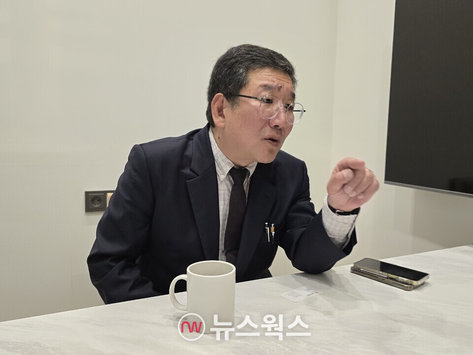 임응수 변호사가 12일 서울 여의도 모처에서 가진 뉴스웍스와의 인터뷰에서 서울서부지법 폭력 사태에 대해 안타까움을 피력하고 있다. (사진=원성훈 기자)