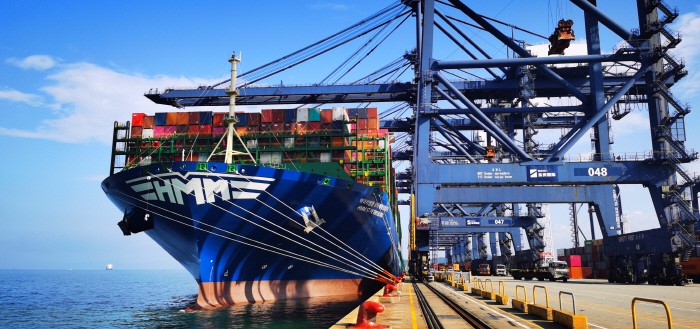 2만4000TEU급 컨테이너선 'HMM 상트페테르부르크'호. (사진제공=HMM)