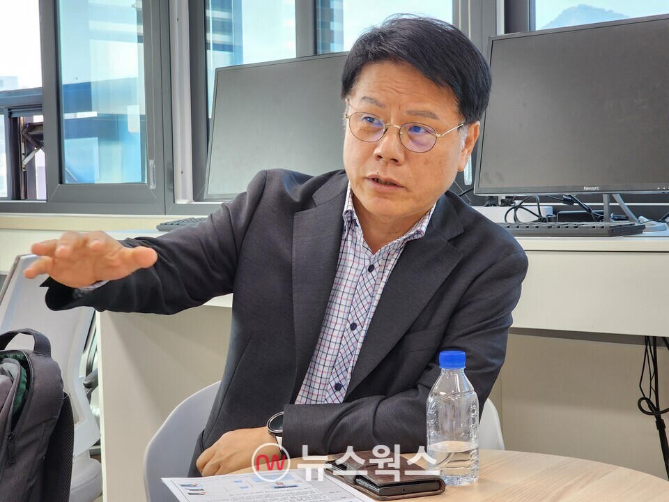  남우기 한국정보통신기술사회장이 "홈네트워크 설비 등 건축물 내 정보통신설비의 설계, 감리를 정보통신 비전문가가 수행하는 데서 크고 많은 문제가 발생한다"고 강조했다. (사진=박광하 기자)