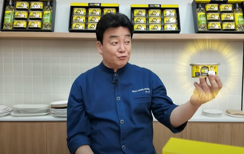 백종원 더본코리아 대표가 위탁 주문한 돼지고기 통조림 '빽햄'을 자신의 유튜브 채널을 통해 홍보하고 있다. (출처=백종원 유튜브 채널)