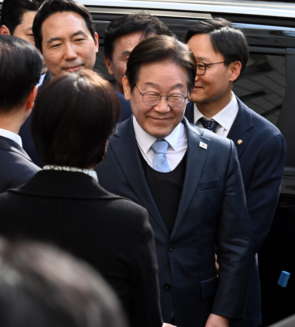 이재명 더불어민주당 대표가 지난 26일 오후 서울 서초구 서울고등법원에서 열린 공직선거법 위반 혐의 2심 선고 공판을 마친 뒤 법원을 나서고 있다. (사진=뉴스1)
