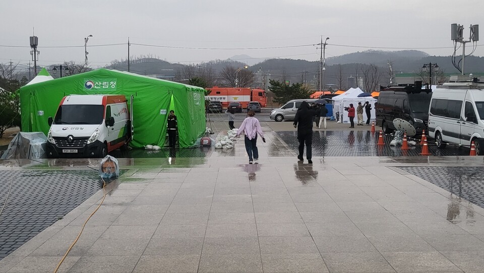 경북 의성군에 27일 오후 6시16분께 굵은 빗방울이 떨어지고 있다. (사진=뉴스1)