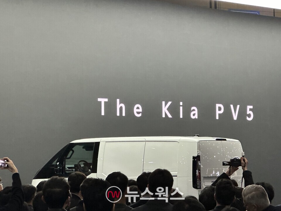 3일 경기 고양 킨텍스 제1전시장에서 열린 2025 서울모빌리티쇼에서 기아 '더 기아 PV5 카고'가 선보이고 있다. (사진=정현준 기자)