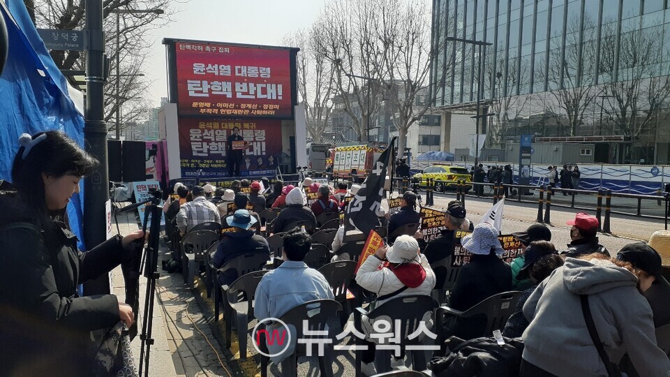 헌재 앞 윤석열 대통령 탄핵 반대 측이 모여있다. (사진=안광석 기자)
