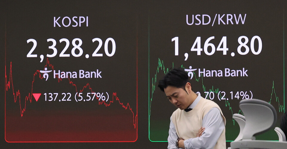 7일 서울 중구 하나은행 딜링룸 전광판 종가 현황. (사진=뉴스1)