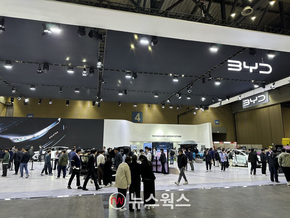 4일 경기도 고양 킨텍스에서 열린 ‘2025 서울모빌리티쇼’ BYD코리아 부스. (사진=정현준 기자)