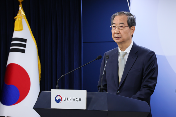 한덕수 대통령 권한대행 국무총리가 지난 4일 정부서울청사에서 헌법재판소의 윤석열 대통령 파면 선고 관련 대국민 담화를 하고 있다. (사진제공=국무조정실)