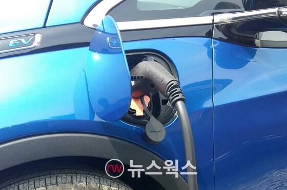 전기자동차 충전 모습. (사진=안광석 기자)