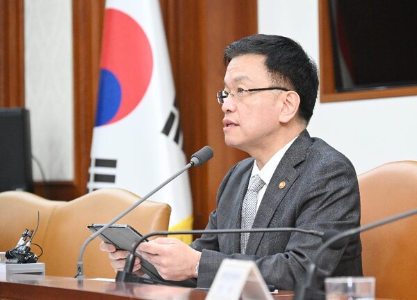 최상목 부총리가 지난 7일 정부서울청사에서 열린 '경제관계장관회의 겸 대외경제장관회의'를 주재하고 있다. (사진제공=기획재정부)