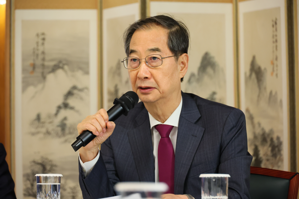 한덕수 대통령 권한대행 국무총리가 14일 삼청동 총리서울공관에서 경제안보전략TF 회의를 주재하고 있다. (사진제공=국무조정실)