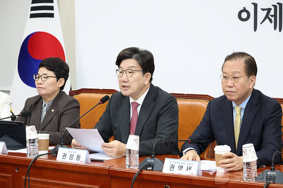 권성동(가운데) 국민의힘 원내대표가 지난 14일 국회에서 열린 '국민의힘 비상대책위원회의'에서 발언하고 있다. (사진제공=국민의힘)