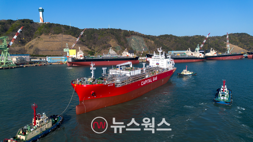 HD현대미포가 최근 울산 앞바다에 진수한 세계 최대 2만2000세제곱미터(㎥)급 액화이산화탄소 운반선. (사진제공=HD현대)