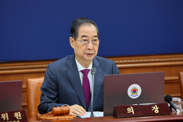 한덕수 대통령 권한대행 국무총리가 지난 14일 정부서울청사에서 열린 국무회의를 주재하고 있다. (사진제공=국무조정실)