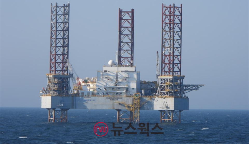 중국이 서해에 설치한 고정식 구조물. (사진제공=이병진 더불어민주당 의원실·해양경찰청)