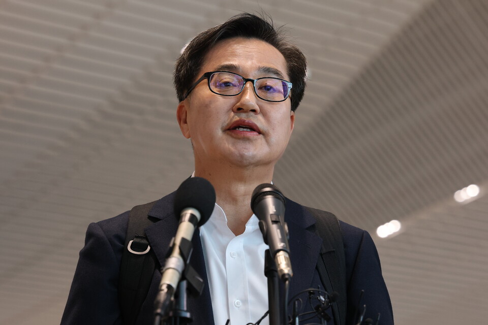 김동연 경기도지사가 9일 인천국제공항에서 자동차 부품 관세 대응을 위해 미국으로 출국하며 대선 출마선언을 하고 있다. (사진=뉴스1)