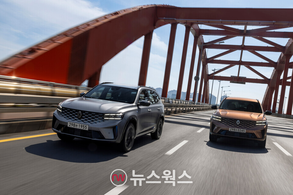 르노 '그랑 콜레오스'가 주행하고 있다. (사진제공=르노코리아)