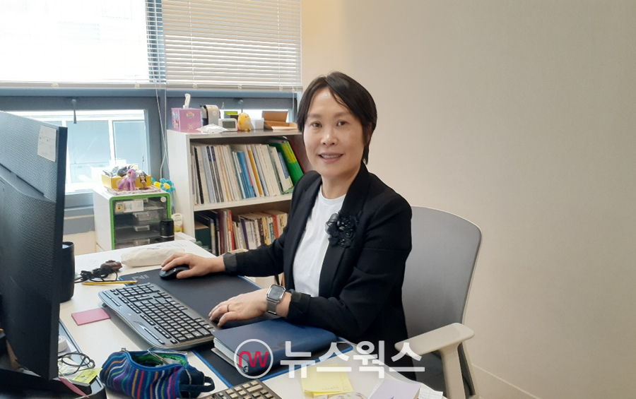 백희정 광주광역시은둔형외톨이지원센터 센터장이 뉴스웍스와 인터뷰를 진행하고 있다. (사진=안광석 기자)