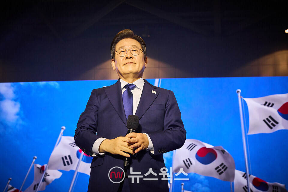 21대 대선 더불어민주당 후보로 선출된 이재명 후보가 지난 27일 경기 고양시 킨텍스에서 열린 수도권·강원·제주 합동연설회에서 수락연설을 하고 있다. (사진제공=이재명 캠프)