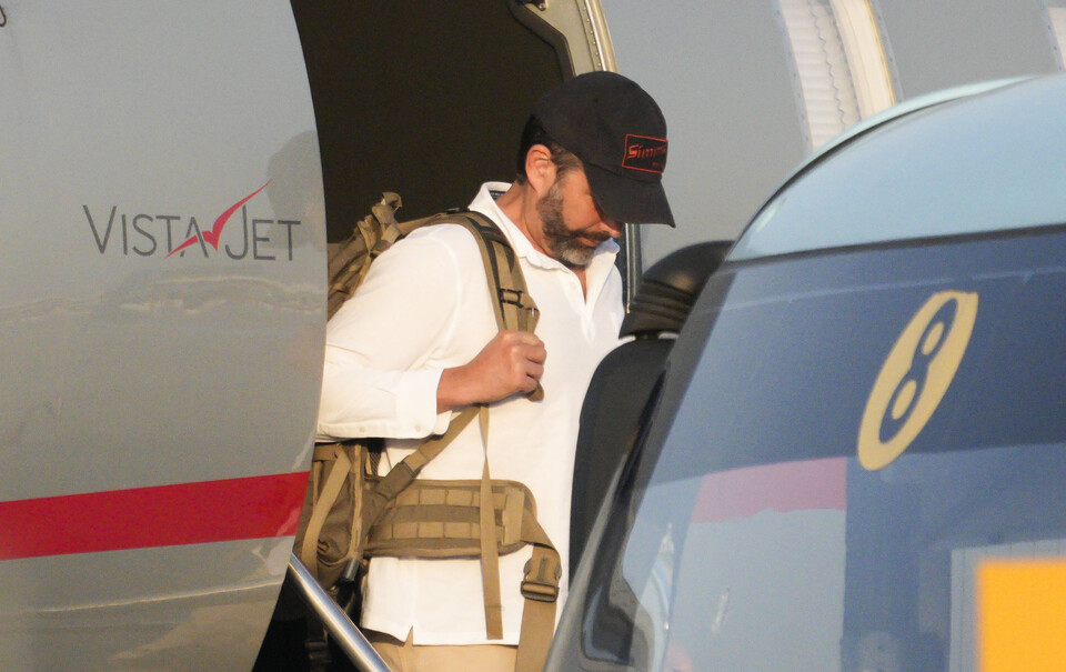 29일 도널드 트럼프 미국 대통령의 장남 트럼프 주니어가 서울 강서구 김포공항에 도착해 전용기에서 내리고 있다. 정용진 신세계그룹 회장의 초청으로 한국을 찾는 트럼프 주니어는 국내 주요 대기업 총수와 개별 면담을 가진다. (사진=공항기자단)