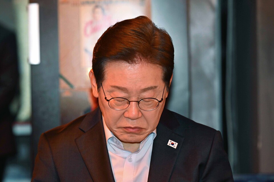 이재명 더불어민주당 대통령 후보가 1일 오후 서울 종로구 한 음식점에서 열린 '민생시리즈2' 비전형 노동자 간담회에서 생각에 잠겨 있다. (사진=독자 제공)